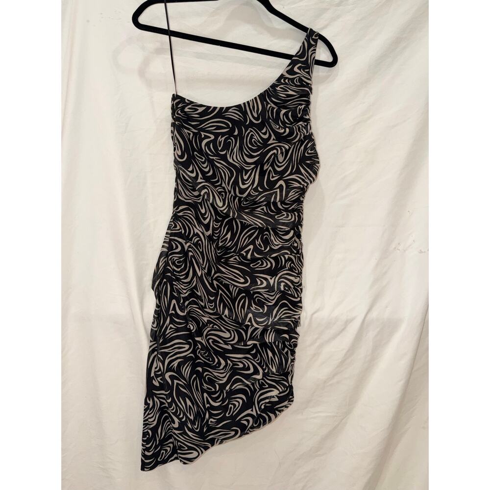 LIKELY Gemella One Shoulder Ruched Dress Black Cream 6 NWT - Picture 2 of 6